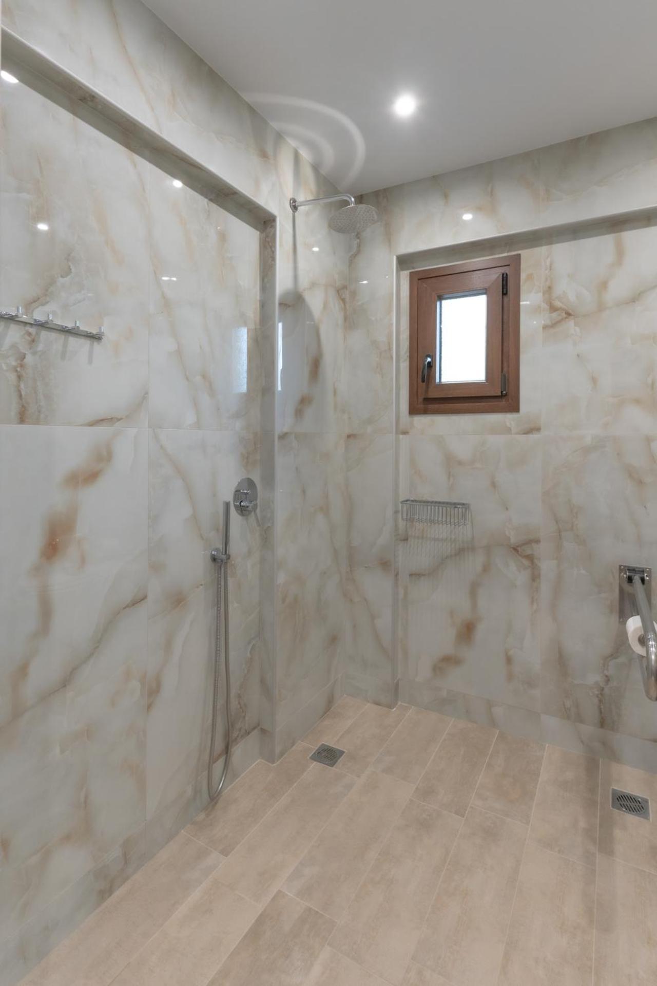 Sunshine Rooms And Suites Vrasná المظهر الخارجي الصورة
