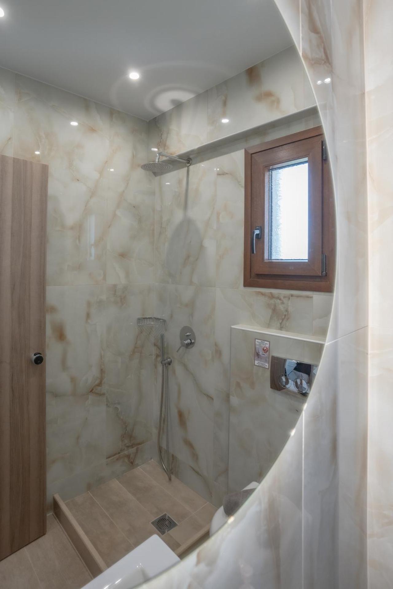 Sunshine Rooms And Suites Vrasná المظهر الخارجي الصورة